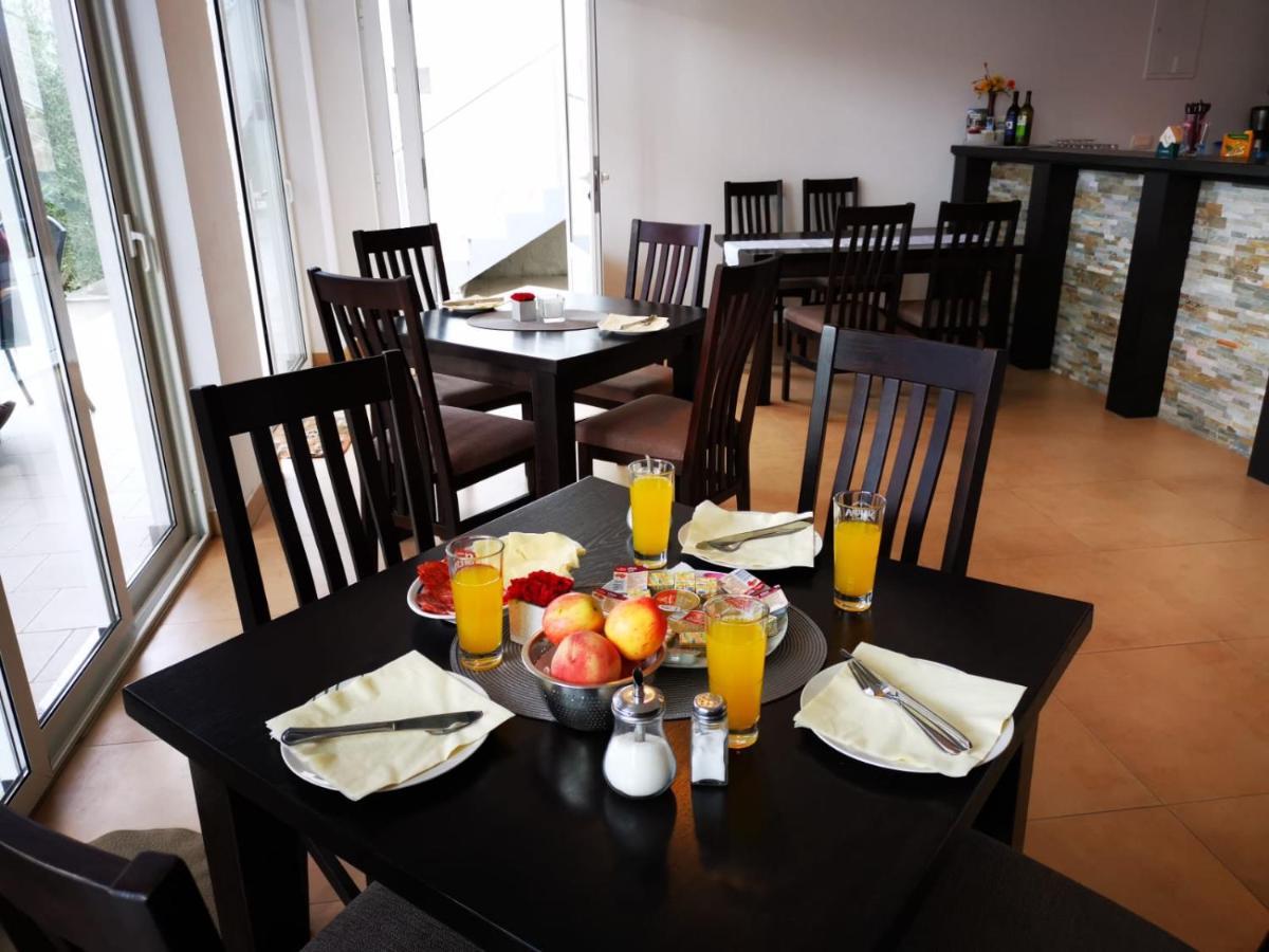 Apartmani Smiljanic Starigrad Exterior photo