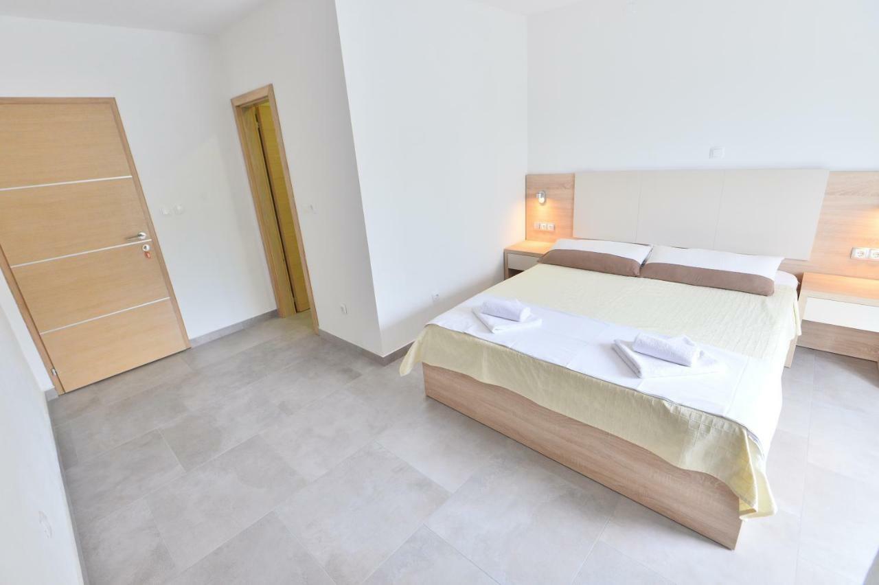 Apartmani Smiljanic Starigrad Exterior photo